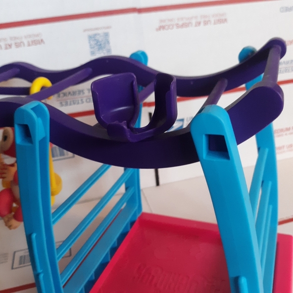 2 fingerlings with playset - Picture 7 of 8